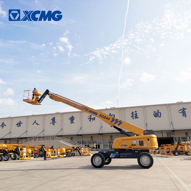 XCMG factory 40m hydraulic telescopic boom lift XGS40 mobile elevated lift for sale